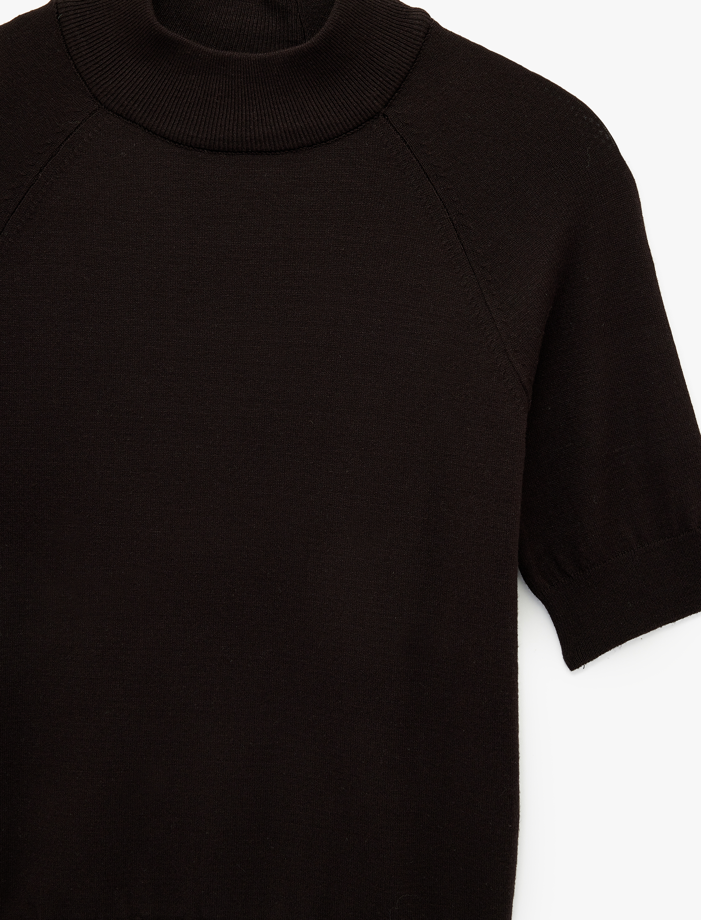   Kısa Kollu Hafif Dik Yaka Triko Kazak