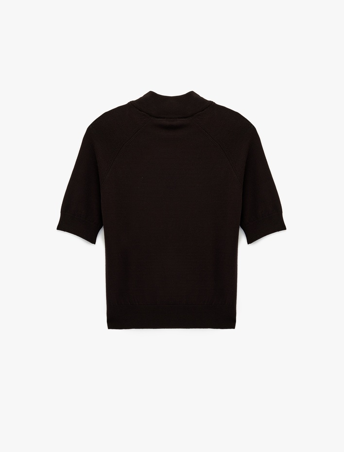  Kısa Kollu Hafif Dik Yaka Triko Kazak