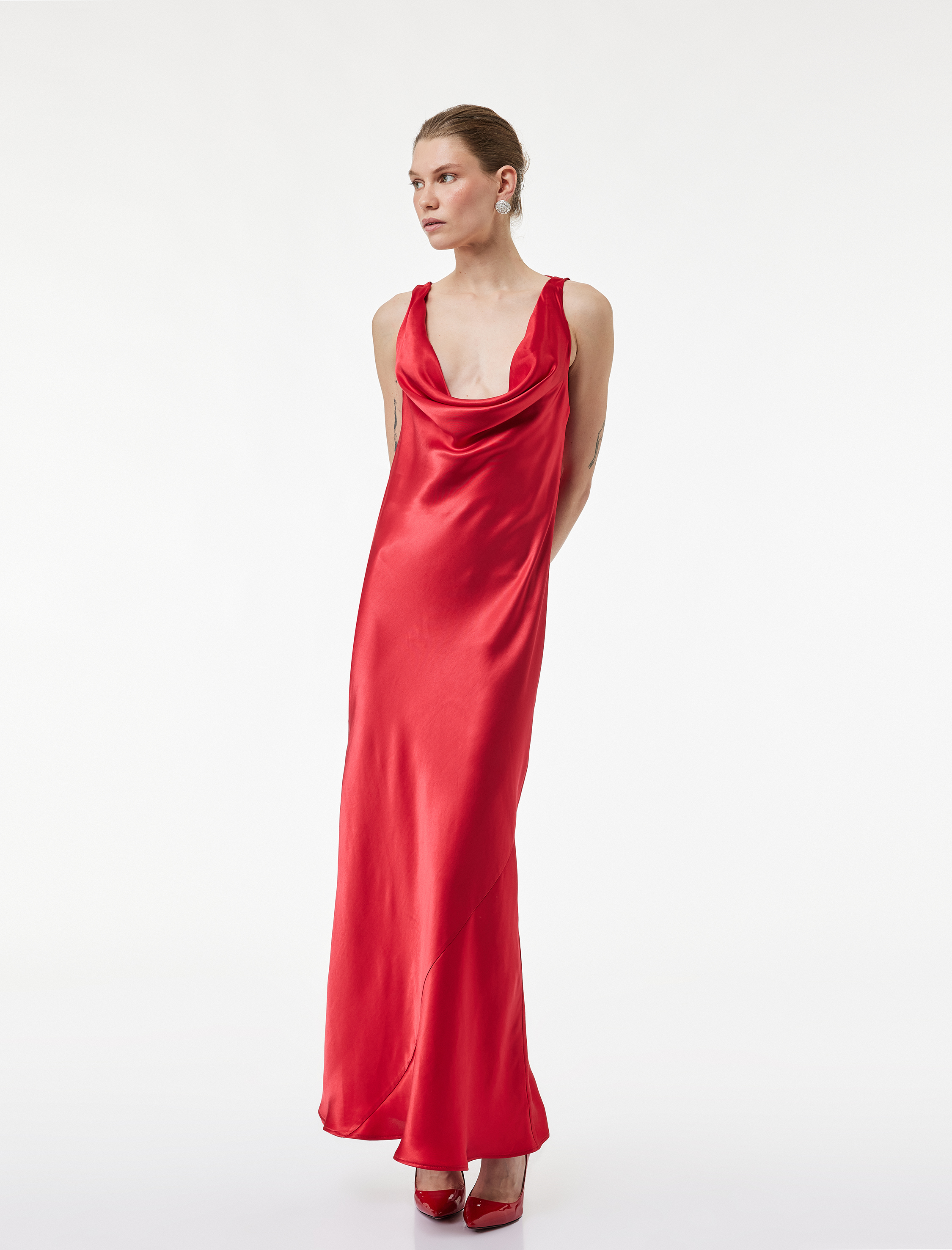   Kolsuz Degaje Yaka Viskon Karışımlı Saten Uzun Abiye Elbise