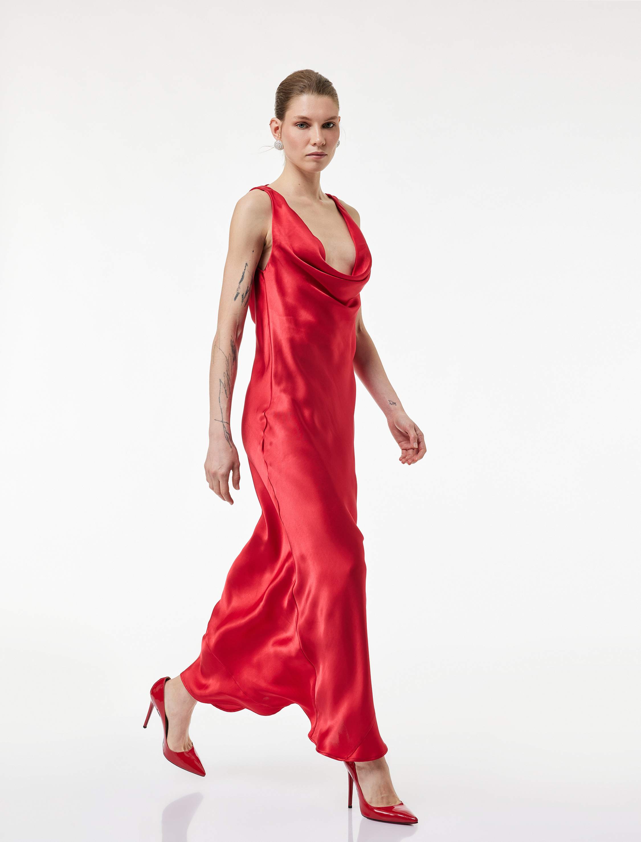   Kolsuz Degaje Yaka Viskon Karışımlı Saten Uzun Abiye Elbise