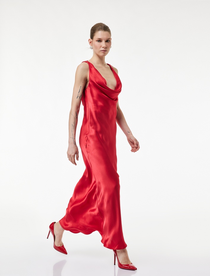  Kolsuz Degaje Yaka Viskon Karışımlı Saten Uzun Abiye Elbise