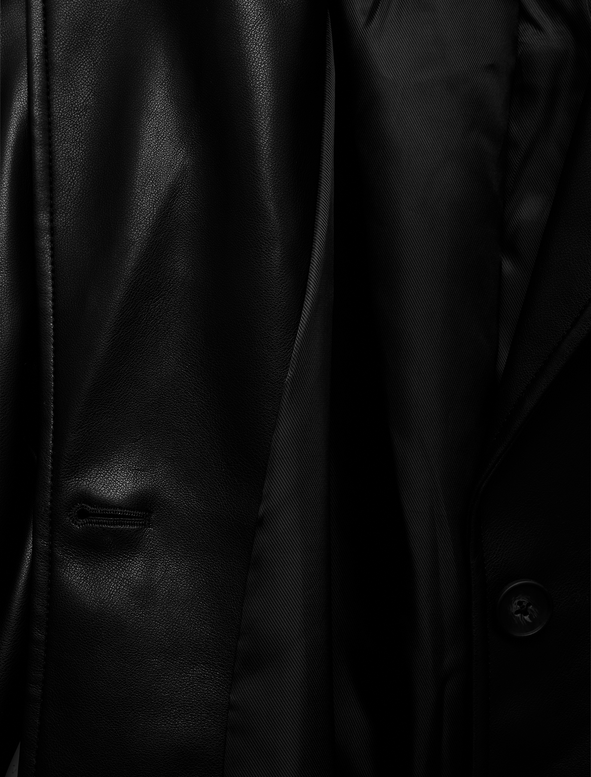   Uzun Kollu Cepli Kemerli Suni Deri Trençkot