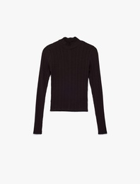 Uzun Kollu Dik Yaka Triko Kazak