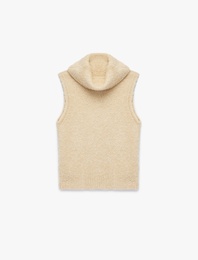 Koton X Sibil Çetinkaya - Balıkçı Yaka Kolsuz Peluş Süveter