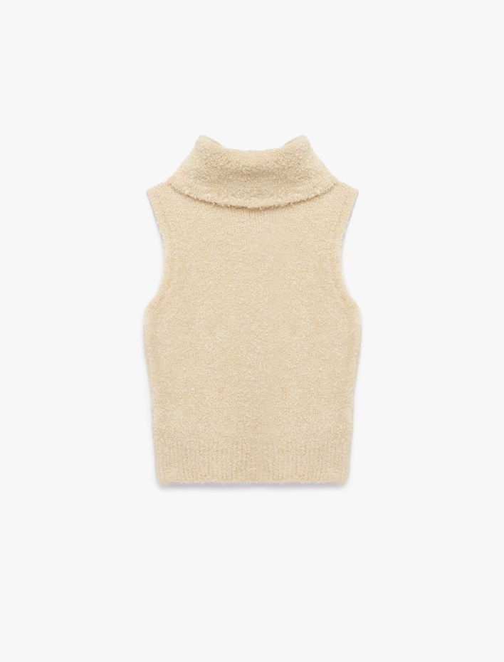  Koton X Sibil Çetinkaya - Balıkçı Yaka Kolsuz Peluş Süveter