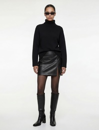 Yırtmaçlı Mini Suni Deri Şort Etek