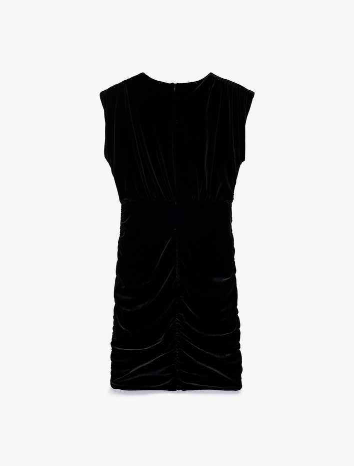  Drapeli Kolsuz Yuvarlak Yaka Pencere Detaylı Mini Kadife Elbise