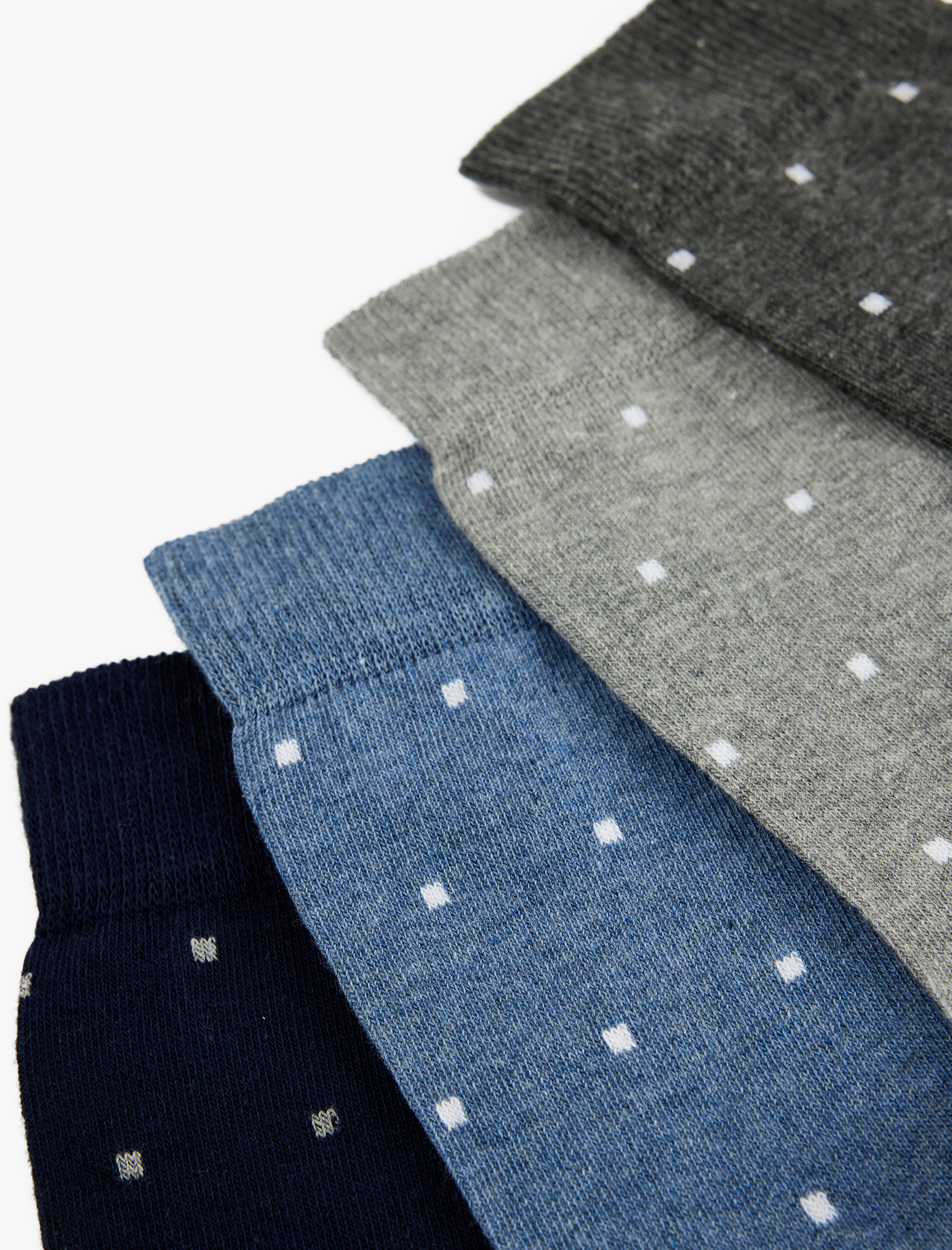  Erkek Puantiyeli Çok Renkli 4'lü Soket Çorap Seti