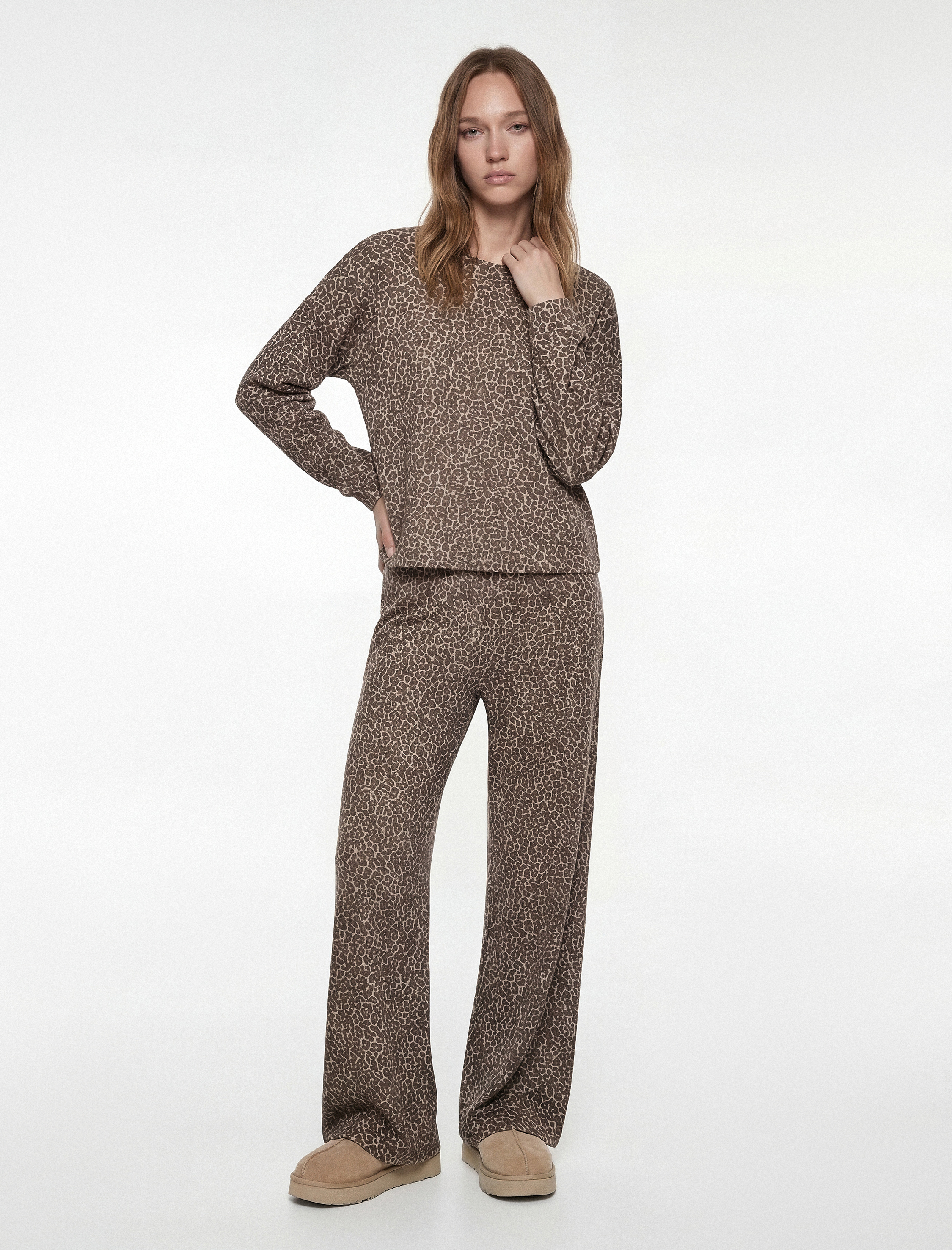   Leopar Desenli Uzun Kollu Bisiklet Yaka Viskon Karışımlı Pijama Üstü