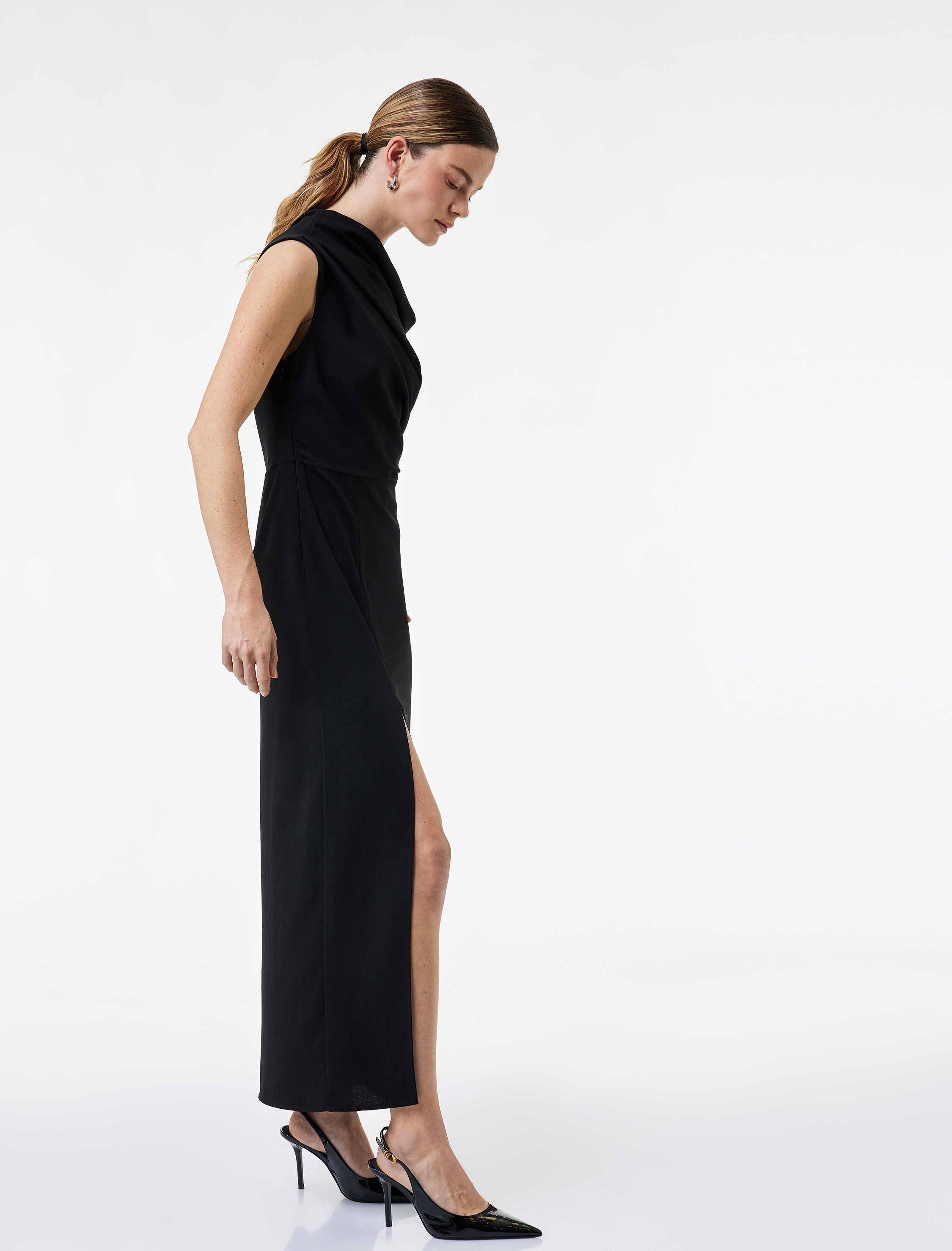   Tek Omuz Kolsuz Yırtmaç Detaylı Drapeli Midi Elbise