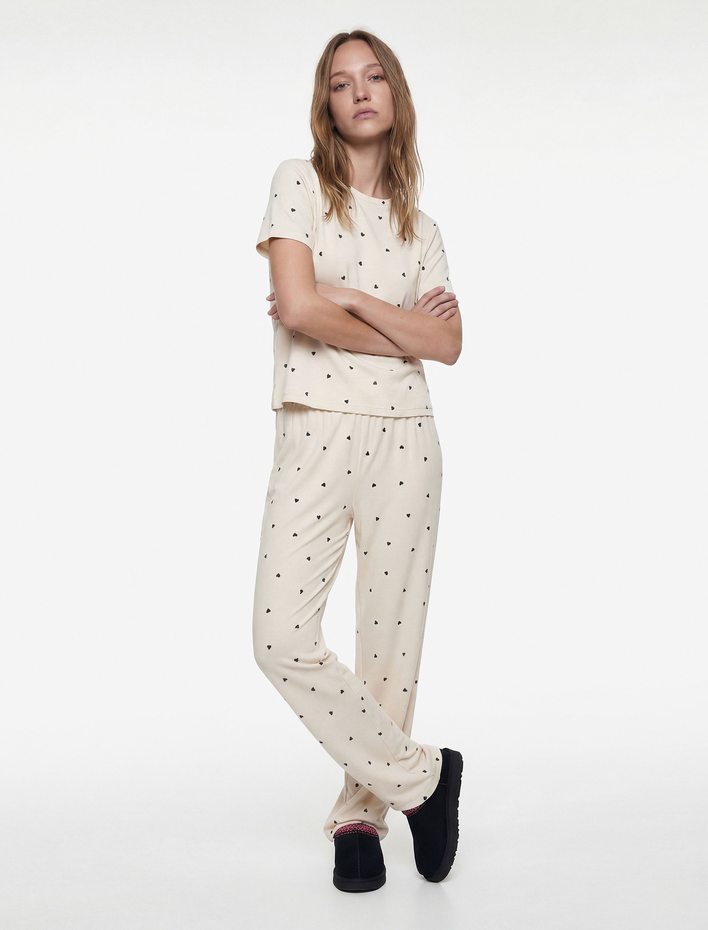   Kısa Kollu Bisiklet Yaka Puantiyeli Pijama Takımı