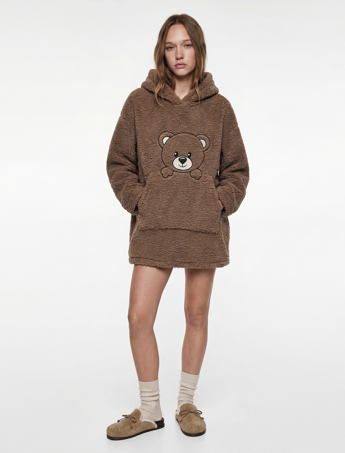  Ayıcık İşlemeli Uzun Kollu Kapüşonlu Oversize Peluş Sabahlık