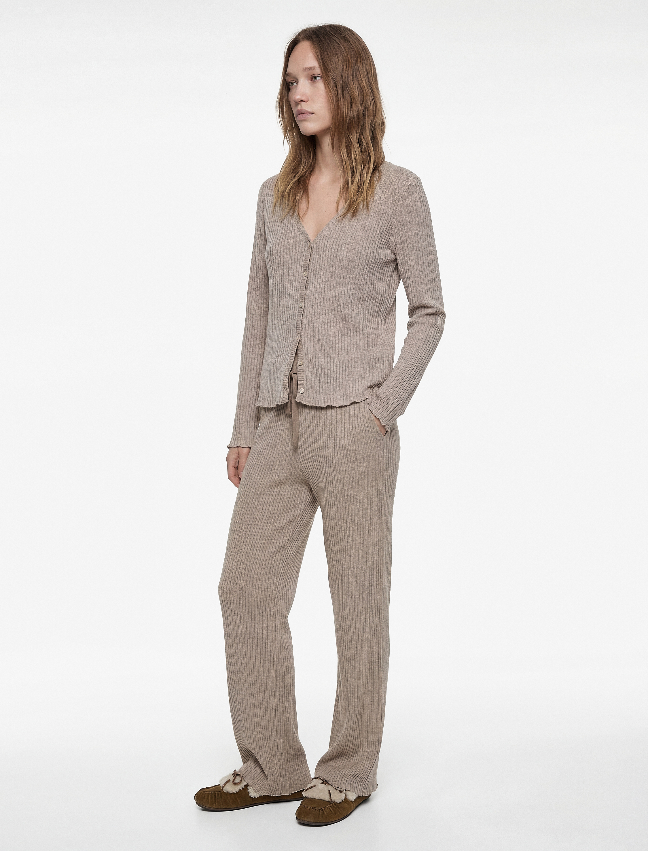   V Yaka Uzun Kollu Düğmeli Triko Pijama Üstü