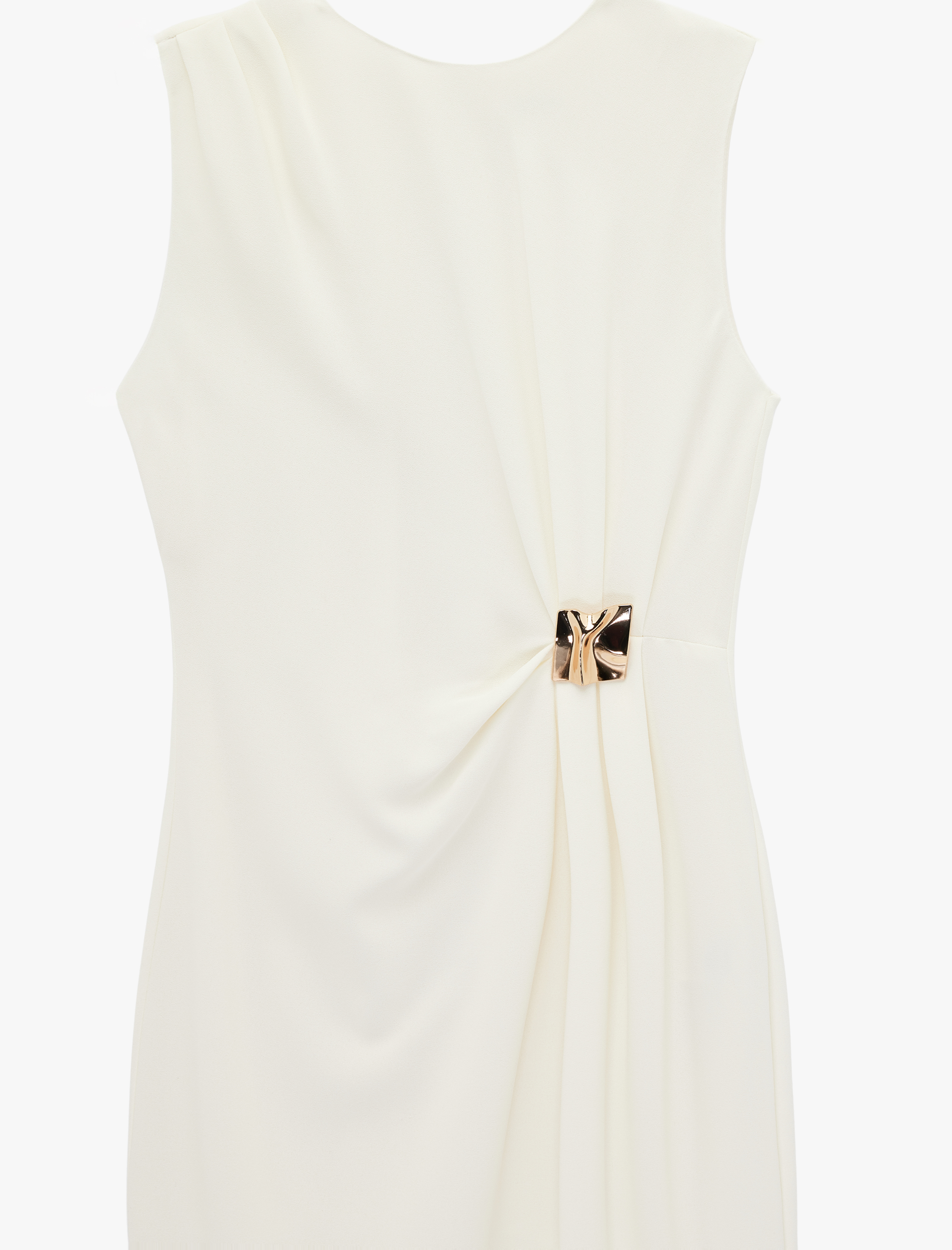   Krep Kumaş Slim Fit Aksesuarlı Kolsuz Bisiklet Yaka Midi Boy Drapeli Elbise