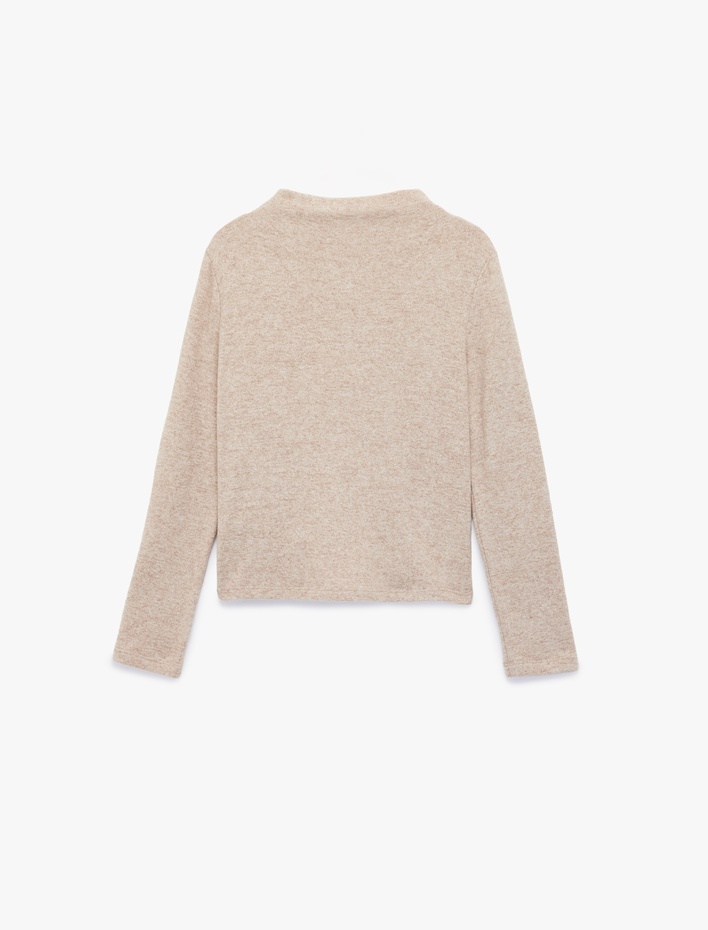  Drape Detaylı Uzun Kollu Geniş Dik Yaka Tişört