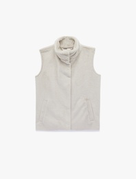 Çıt Çıt Düğme Detaylı Kolsuz Oversize Dik Yaka Suni Kürk Yelek