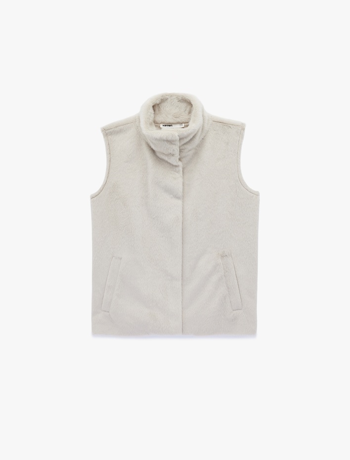  Çıt Çıt Düğme Detaylı Kolsuz Oversize Dik Yaka Suni Kürk Yelek