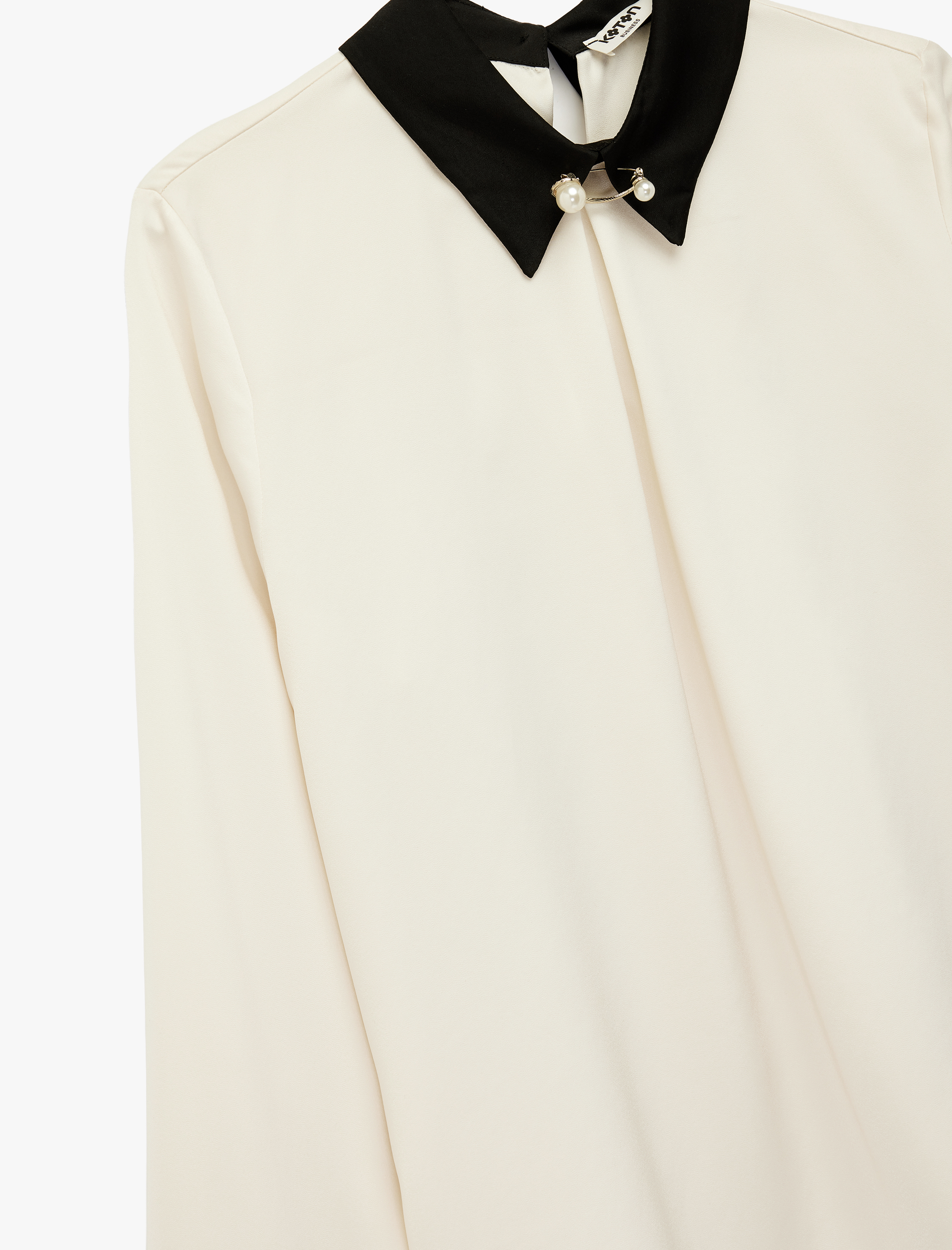   Metal Aksesuar Detaylı Uzun Kollu Gömlek Yaka Bluz