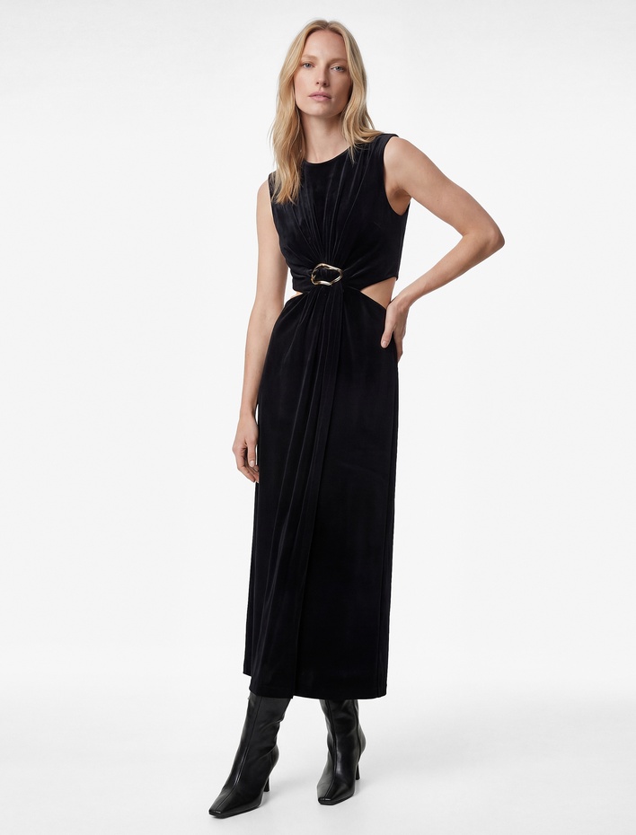  Aksesuarlı Pencere Detaylı Kolsuz Bisiklet Yaka Midi Boy Kadife Elbise