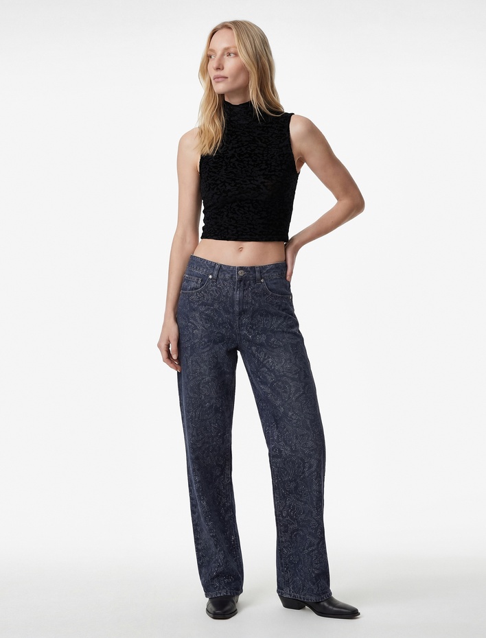  Slim Fit Kolsuz Balıkçı Yaka Leopar Dokulu Crop Kadife Bluz