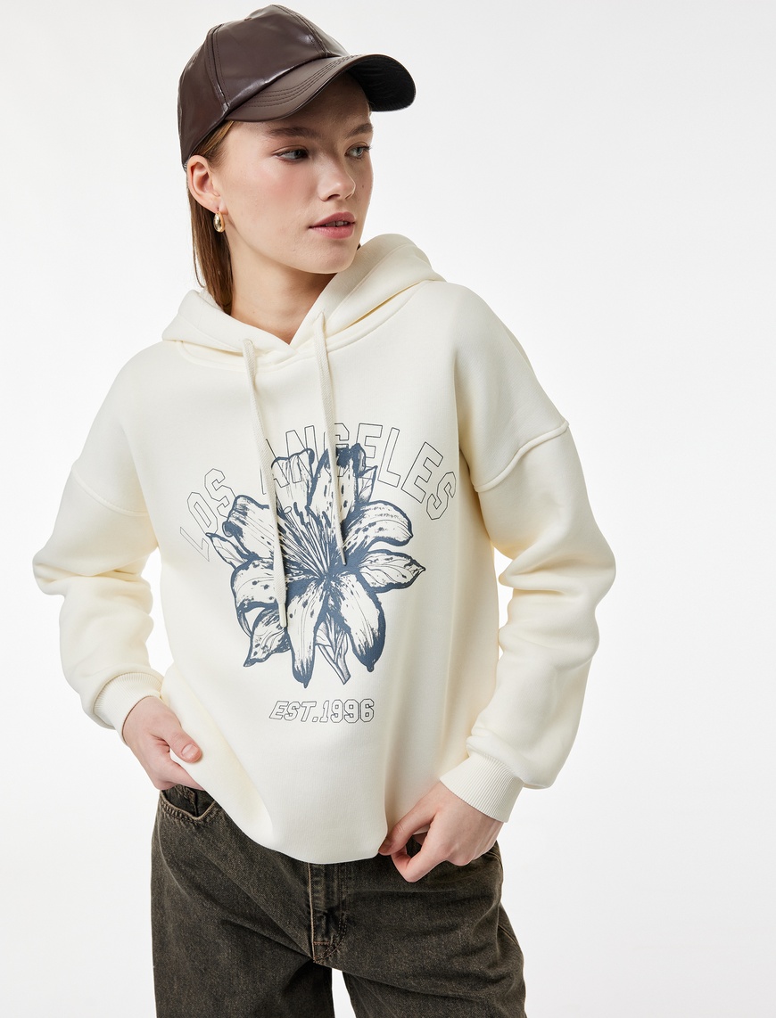 Koton Kadın Rahat Kalıp Şardonlu Uzun Kollu Baskılı Kapüşonlu Sweatshirt