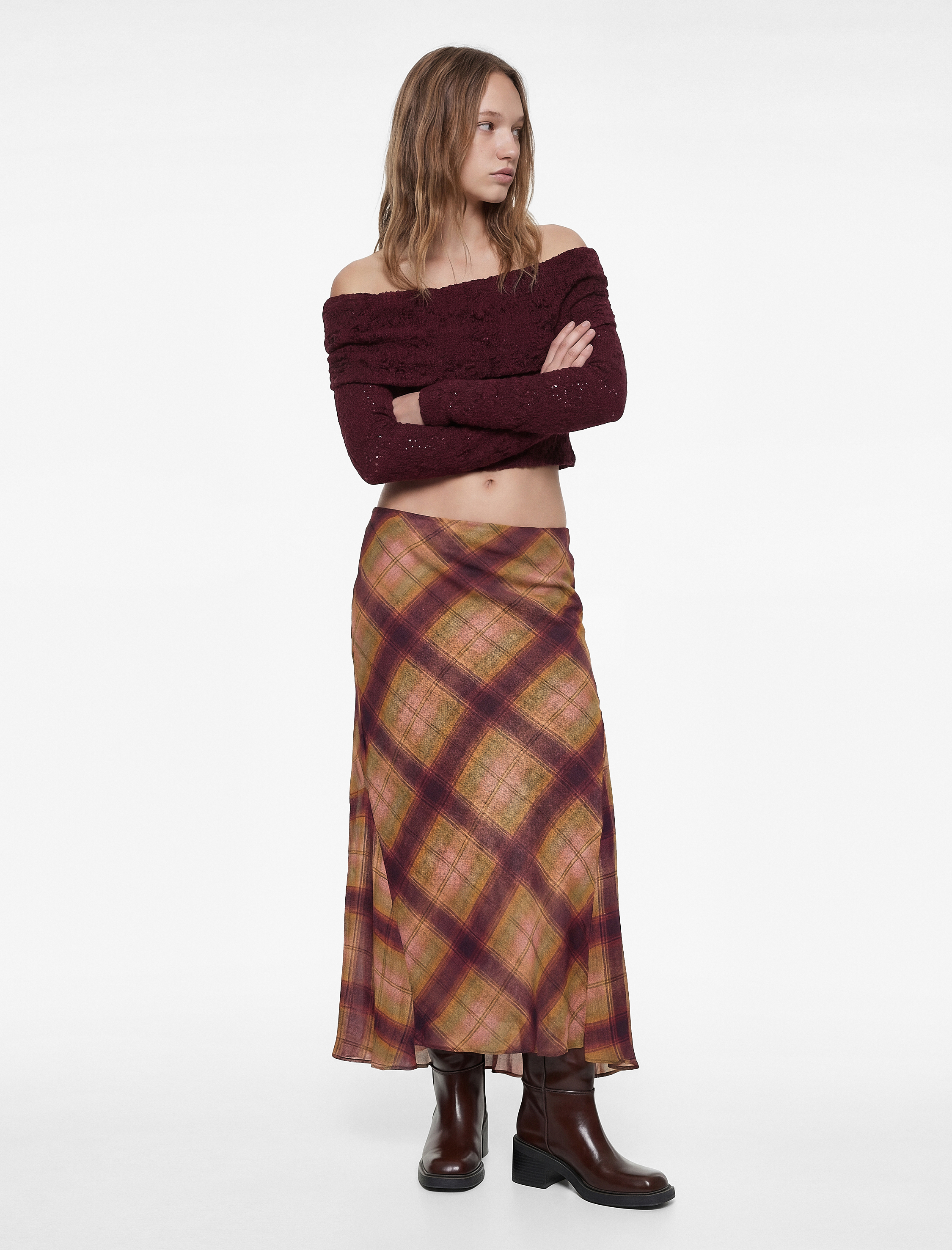   Slim Fit Uzun Kollu Omzu Açık Crop Dantel Tişört