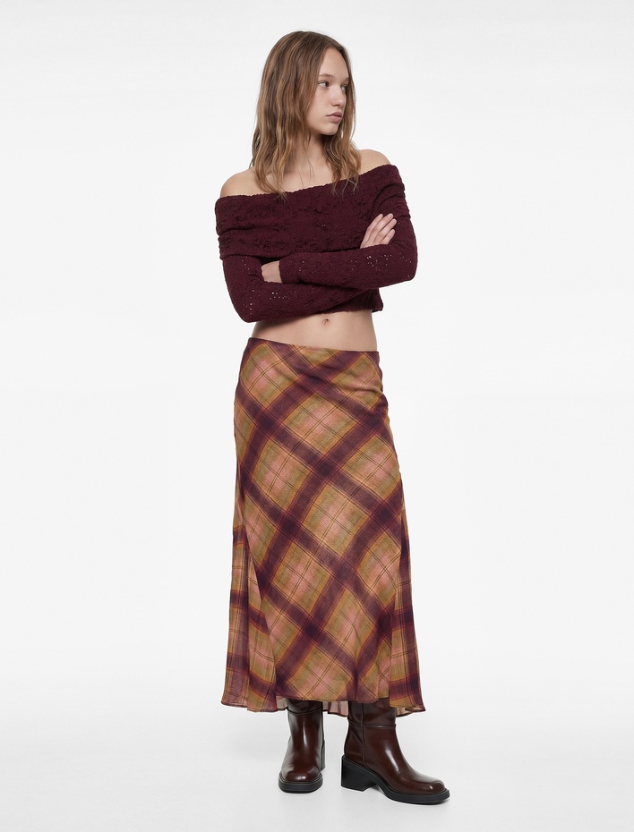  Slim Fit Uzun Kollu Omzu Açık Crop Dantel Tişört