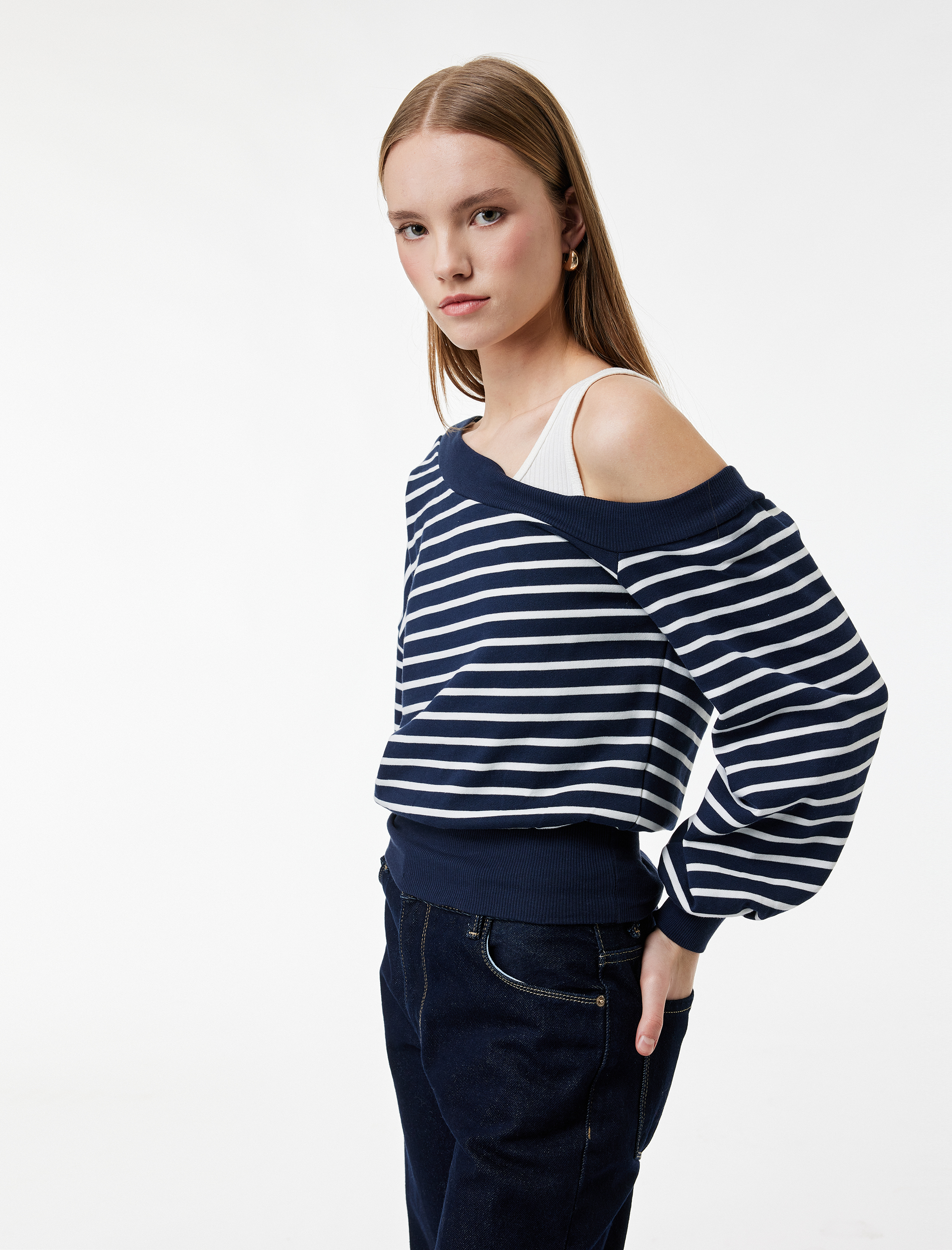   Çizgili Uzun Kollu Kayık Yaka Rahat Kalıp Omzu Açık Crop Sweatshirt