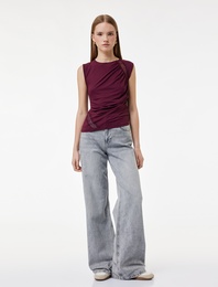 Slim Fit Kayık Yuvarlak Yaka Dantel Detaylı Kolsuz Bluz