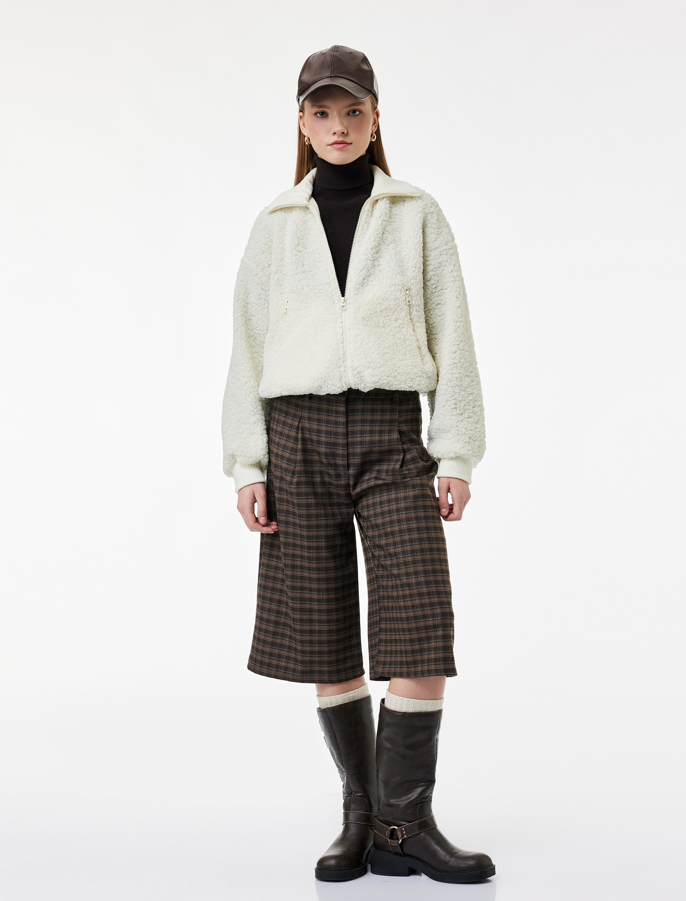   Rahat Kalıp Arkası Nakış Detaylı Cepli Uzun Kollu Fermuarlı Crop Peluş Ceket