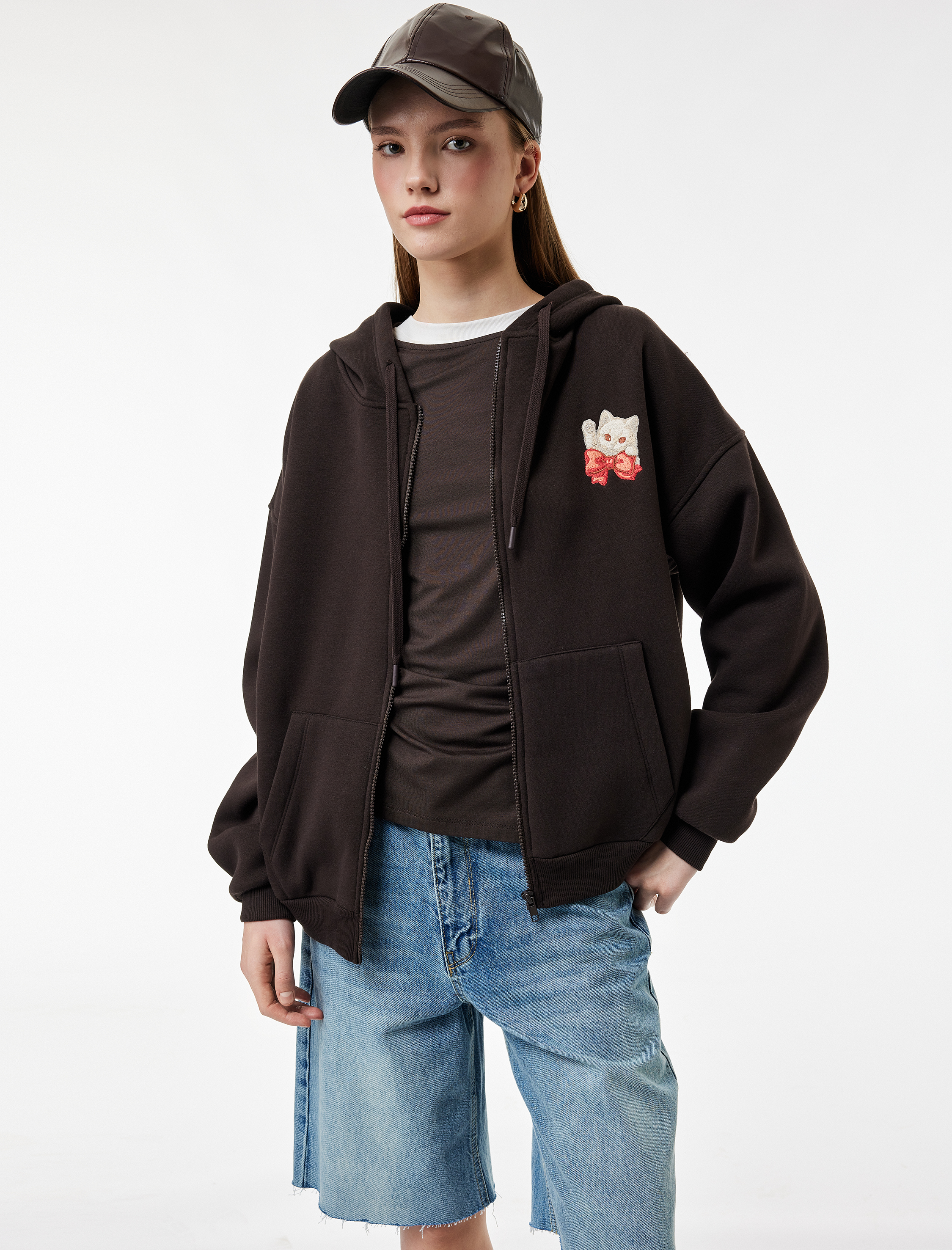   Rahat Kalıp Kapüşonlu Fermuarlı Kedi Arkası Baskılı Nakışlı Sweatshirt