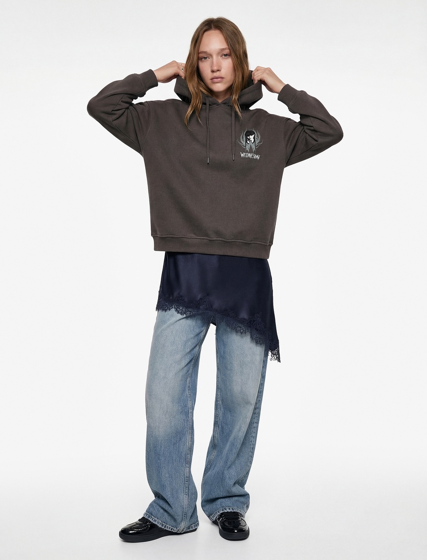 Koton Kadın Şardonlu Wednesday Lisanslı Kapüşonlu Arkası Baskılı Oversize Sweatshirt