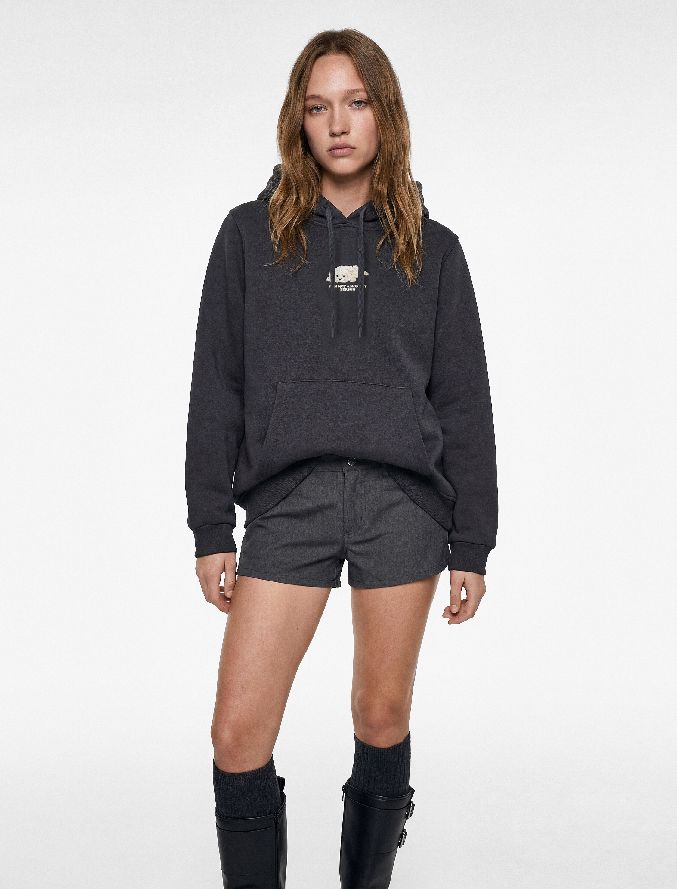   Şardonlu Uzun Kollu Cepli Köpek Nakış Detaylı Kapüşonlu Sweatshirt