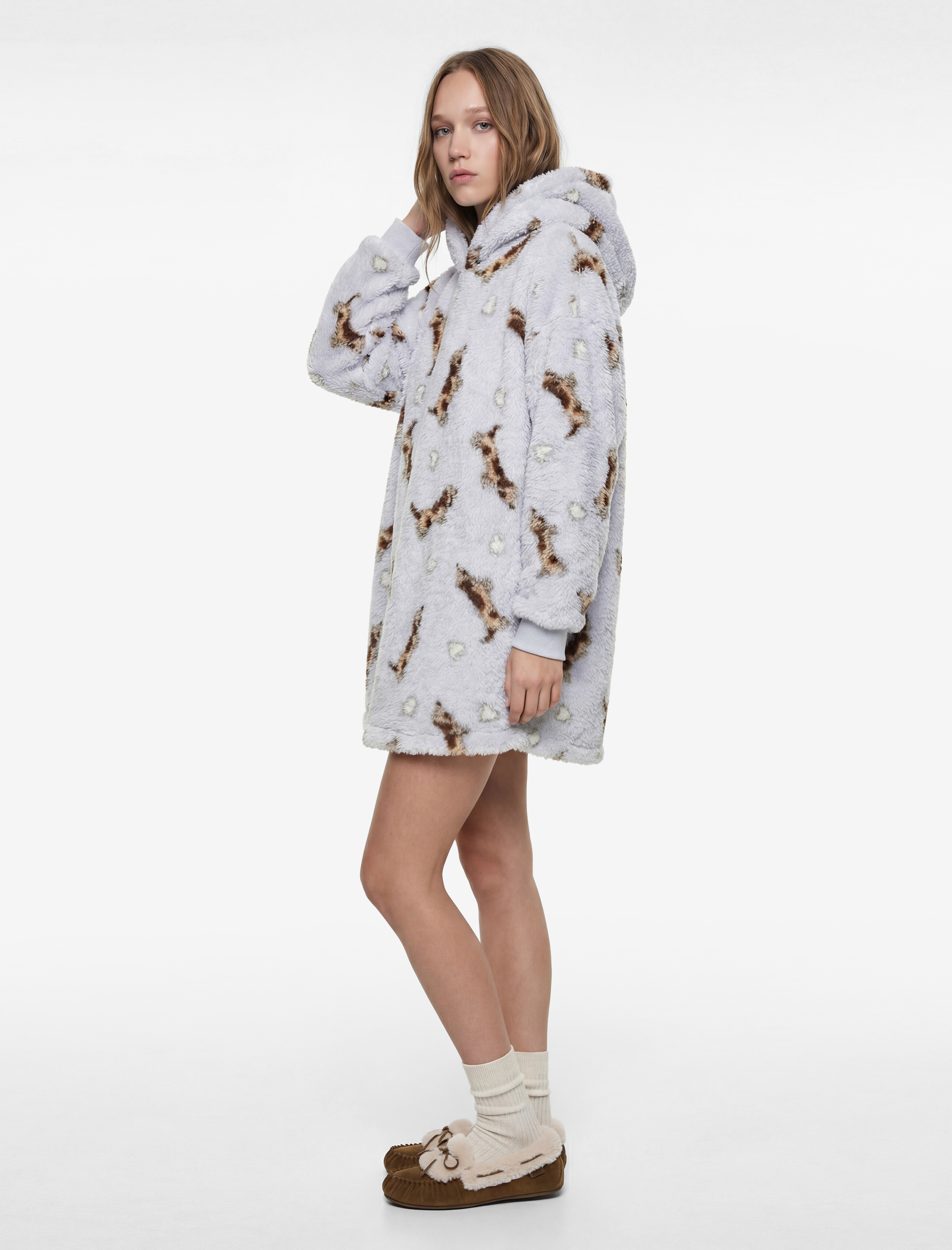   Köpek Baskılı Uzun Kollu Kapüşonlu Oversize Peluş Sabahlık