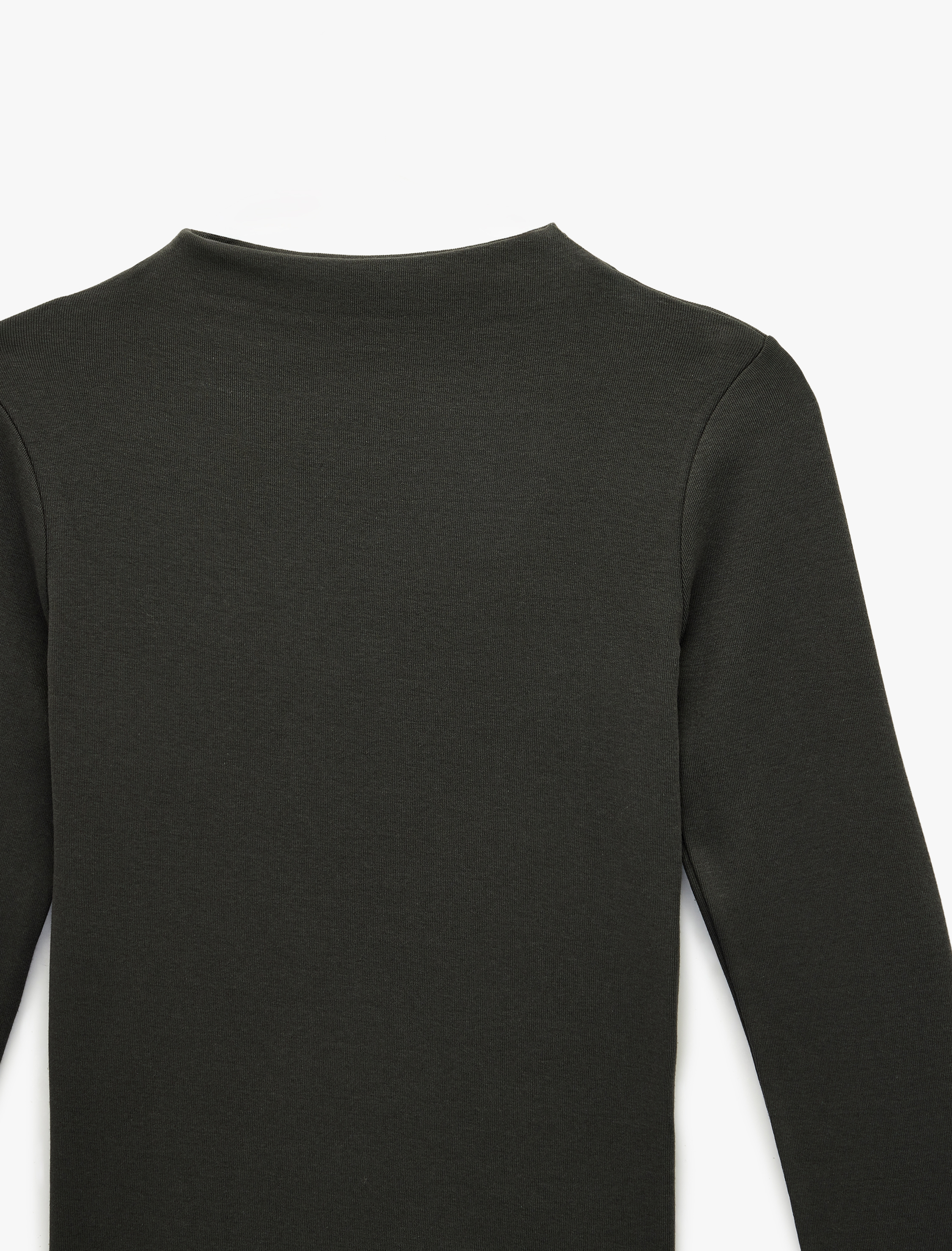   Dik Yaka Slim Fit Uzun Kollu Tişört