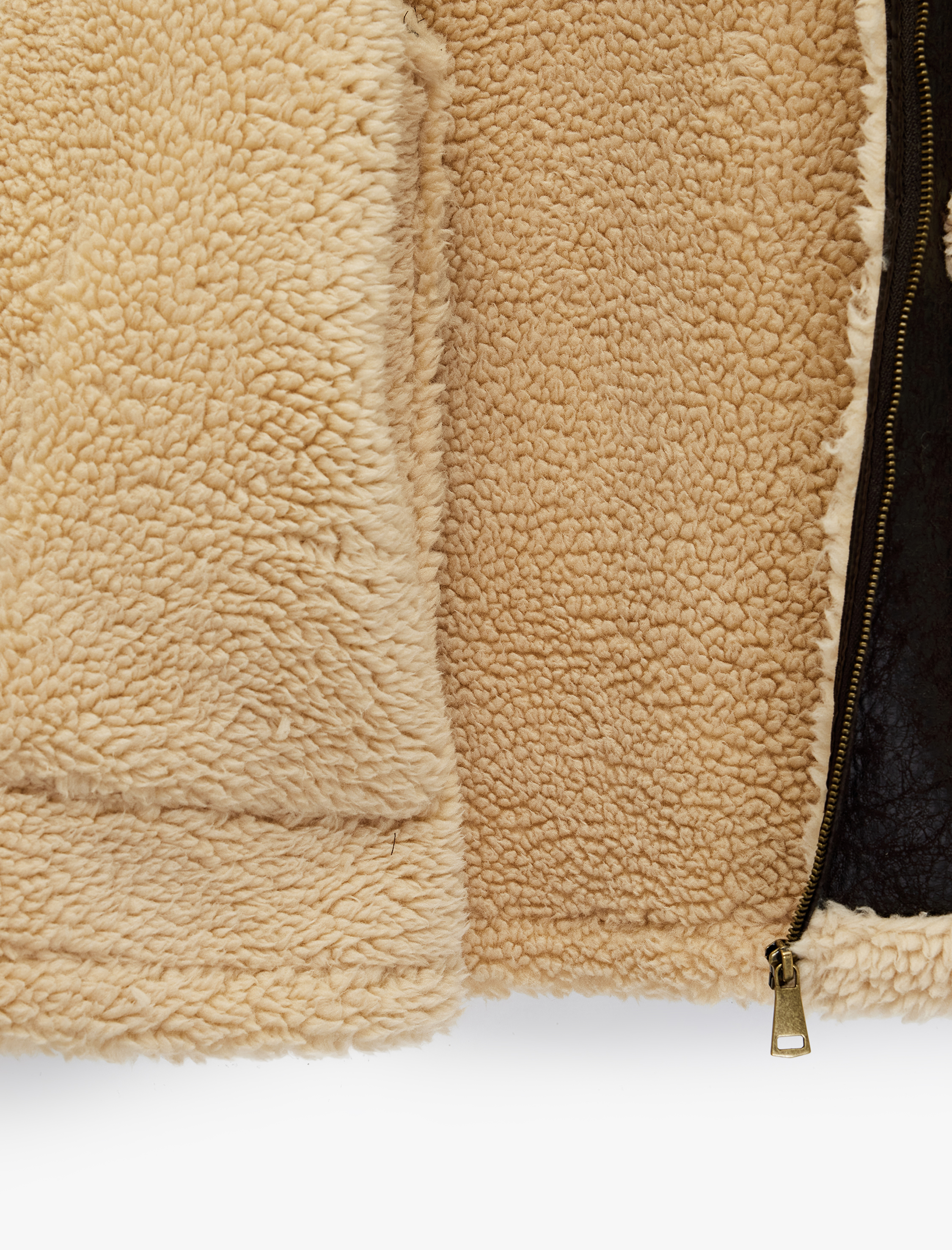   Cep Detaylı Fermuarlı Klasik Yaka Deri Görünümlü İçi Suni Kürklü Ceket