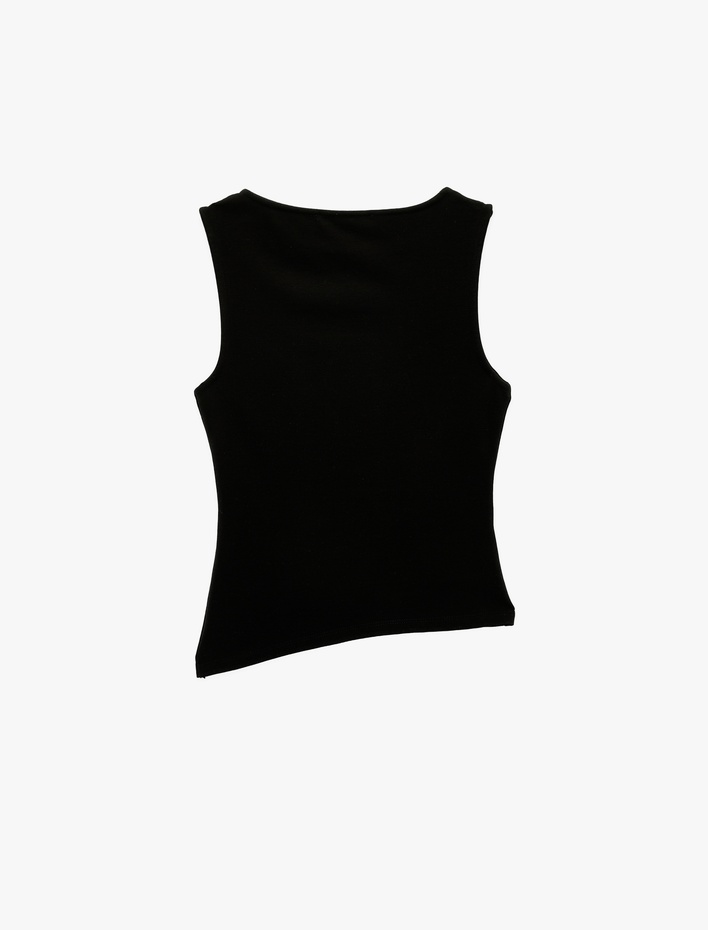  Slim Fit Asimetrik Kesim Kolsuz Kayık Yaka Bluz