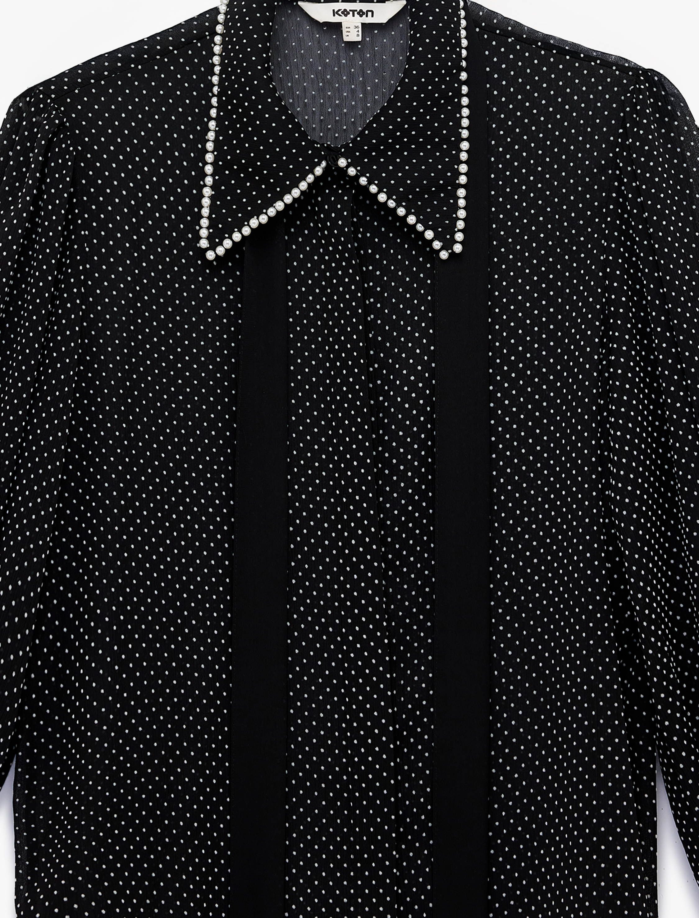   Uzun Kollu Boncuk Detaylı Fular Yaka Puantiye Desenli Şifon Gömlek