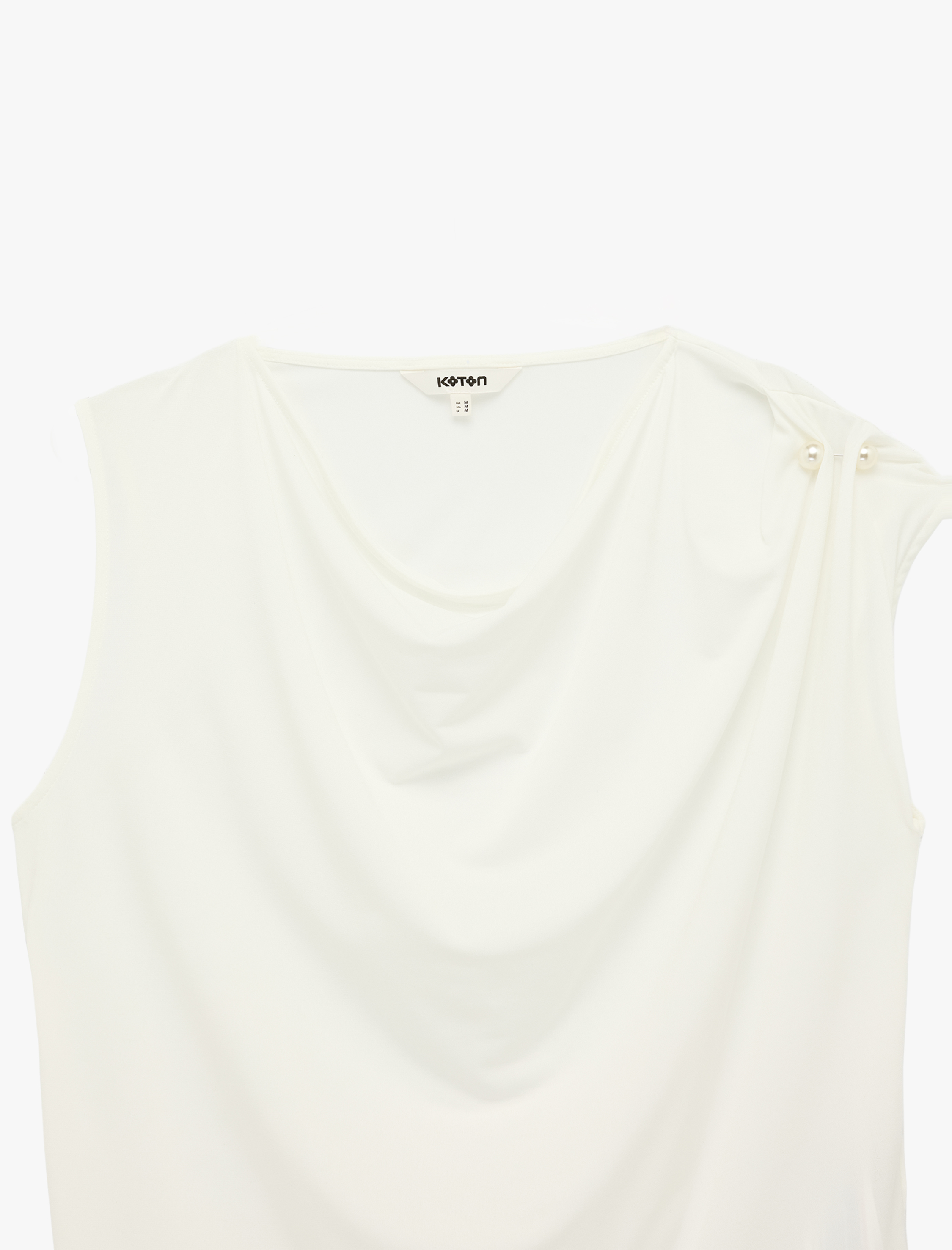   Krep Kumaş Aksesuar Detaylı Kolsuz Degaje Yaka Bluz