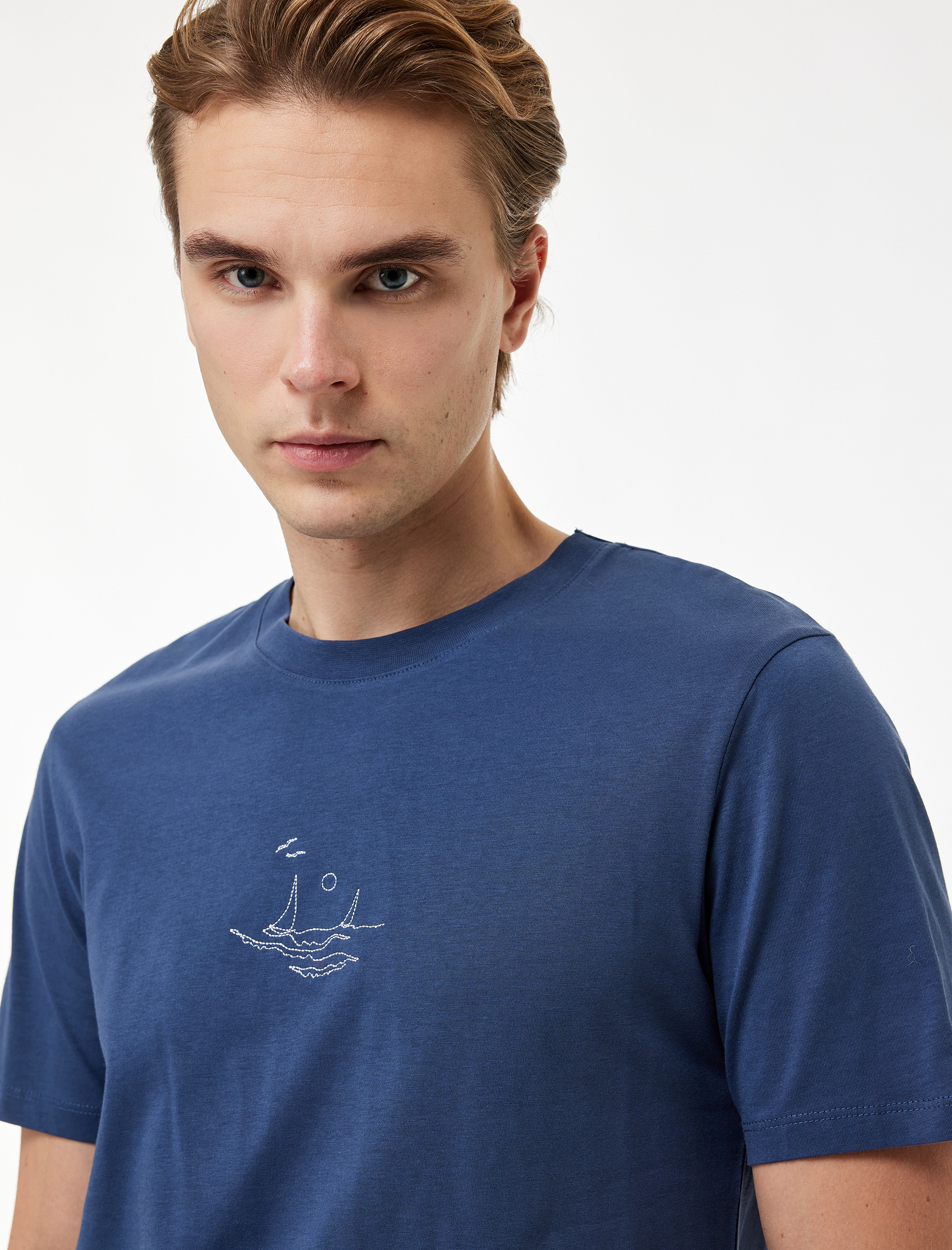   Kısa Kollu Bisiklet Yaka Pamuklu Nakışlı Slim Fit Tişört