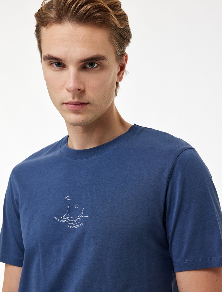  Kısa Kollu Bisiklet Yaka Pamuklu Nakışlı Slim Fit Tişört