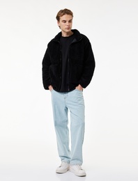 Uzun Kollu Cepli Dik Yaka Fermuarlı Peluş Ceket