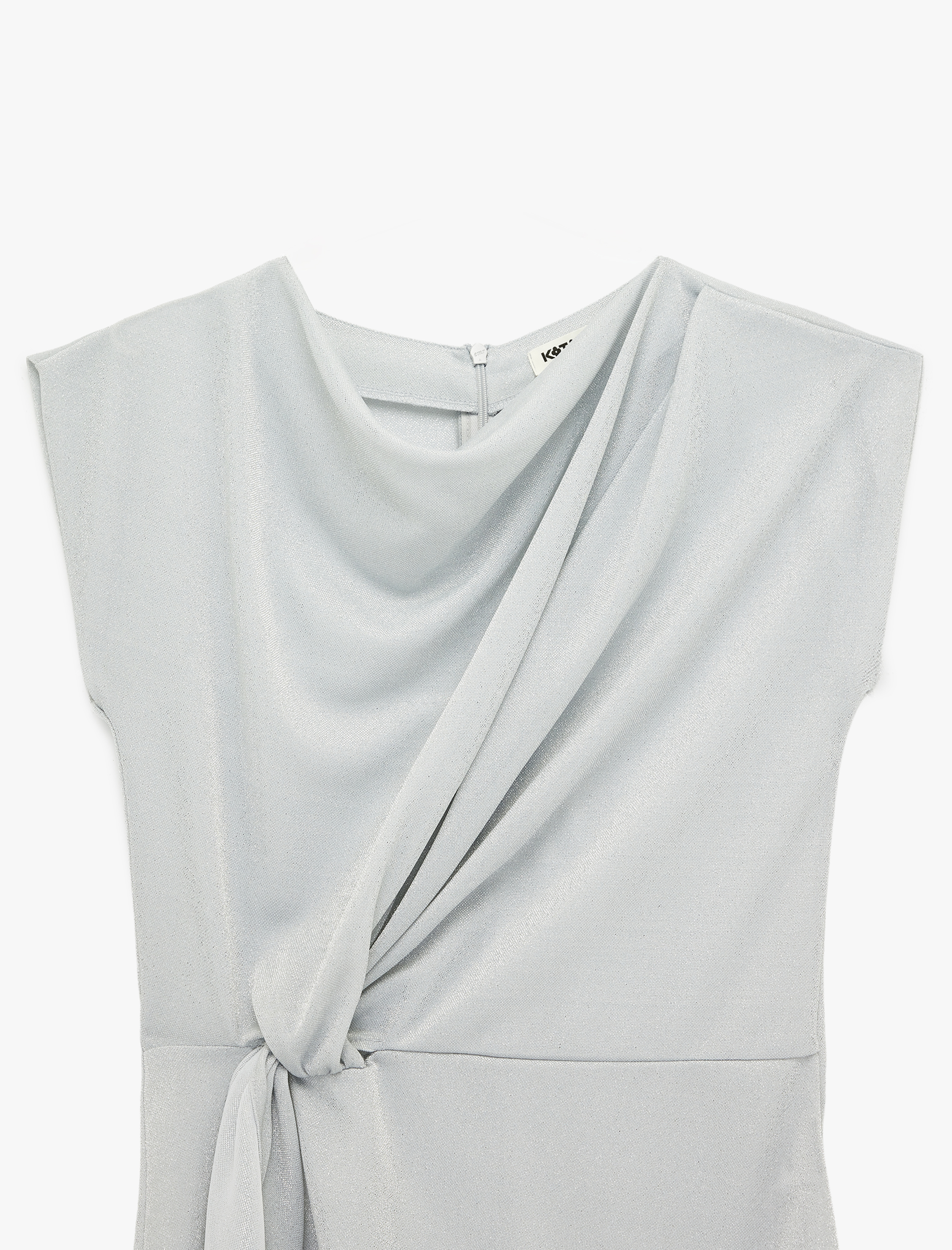   Dökümlü Yaka Kısa Kollu Düğüm Detaylı Parıltılı Simli Bluz