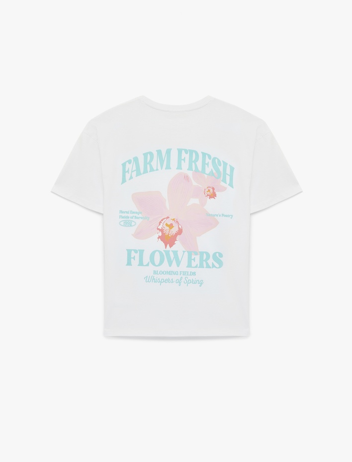  Pamuklu Rahat Kalıp Kısa Kollu Arkası Çiçek Baskılı Tişört
