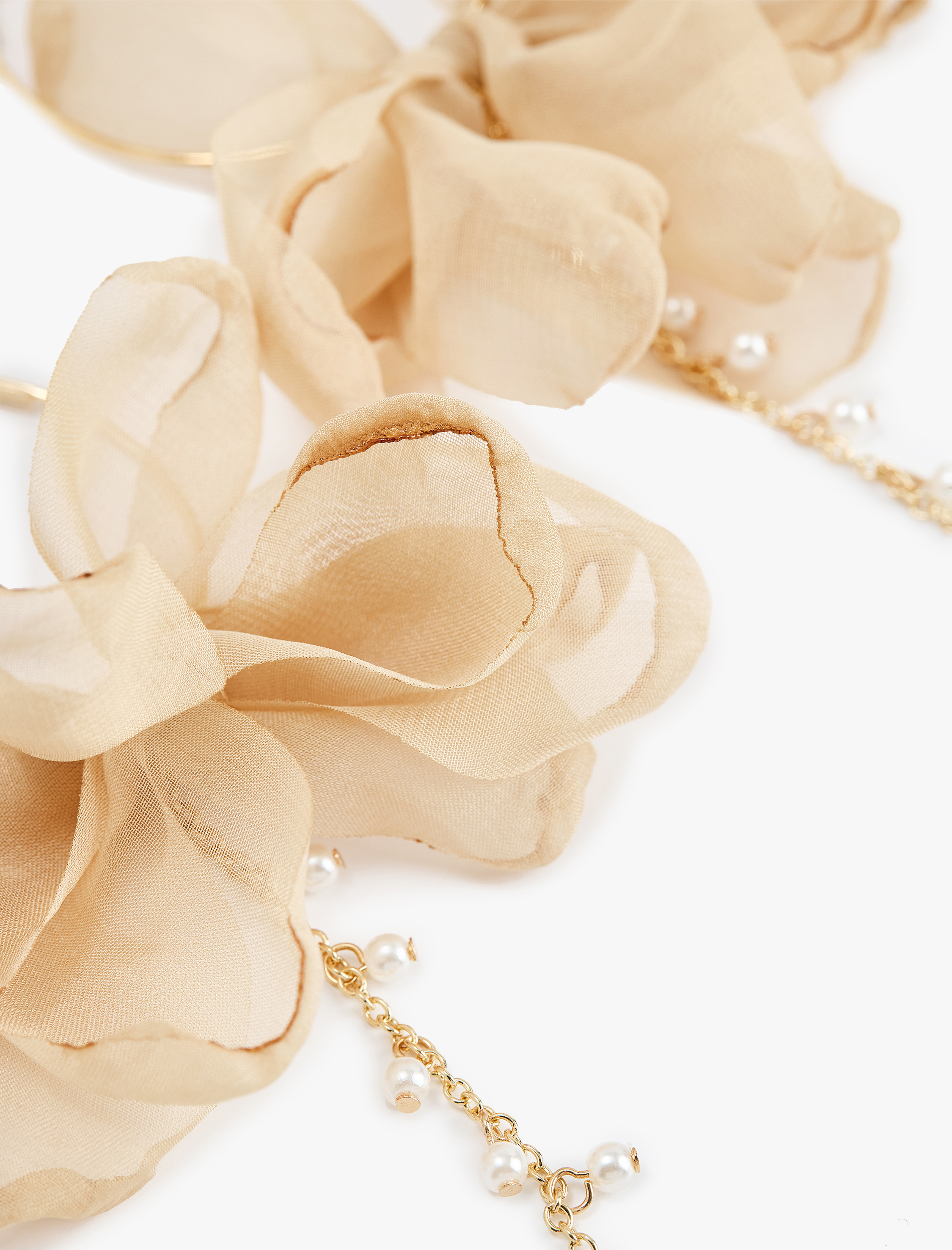  Kadın Zincirli Sallantılı İnci Detaylı Çiçekli Halka Küpe