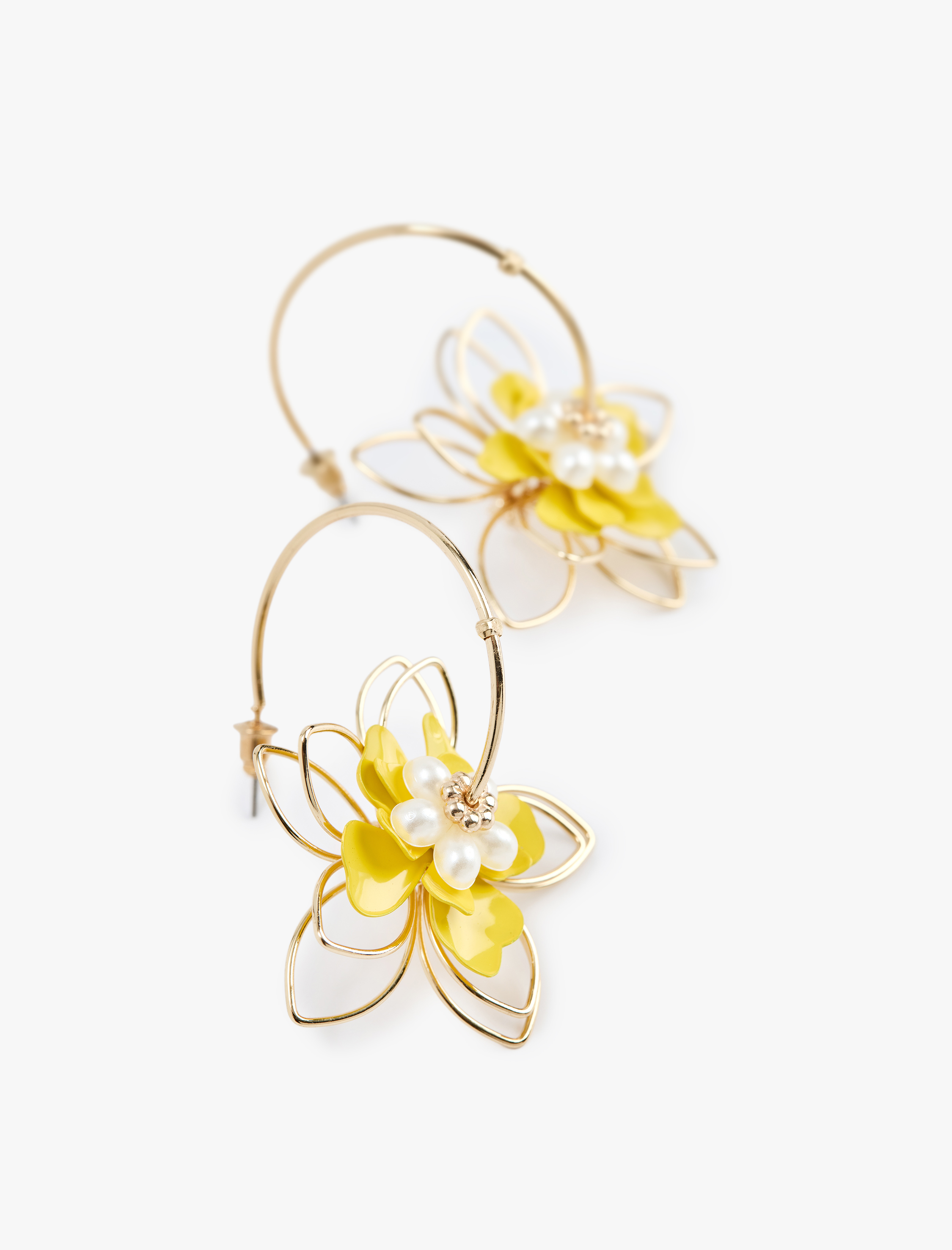  Kadın İnci Detaylı Büyük Boy Çiçekli Halka Küpe