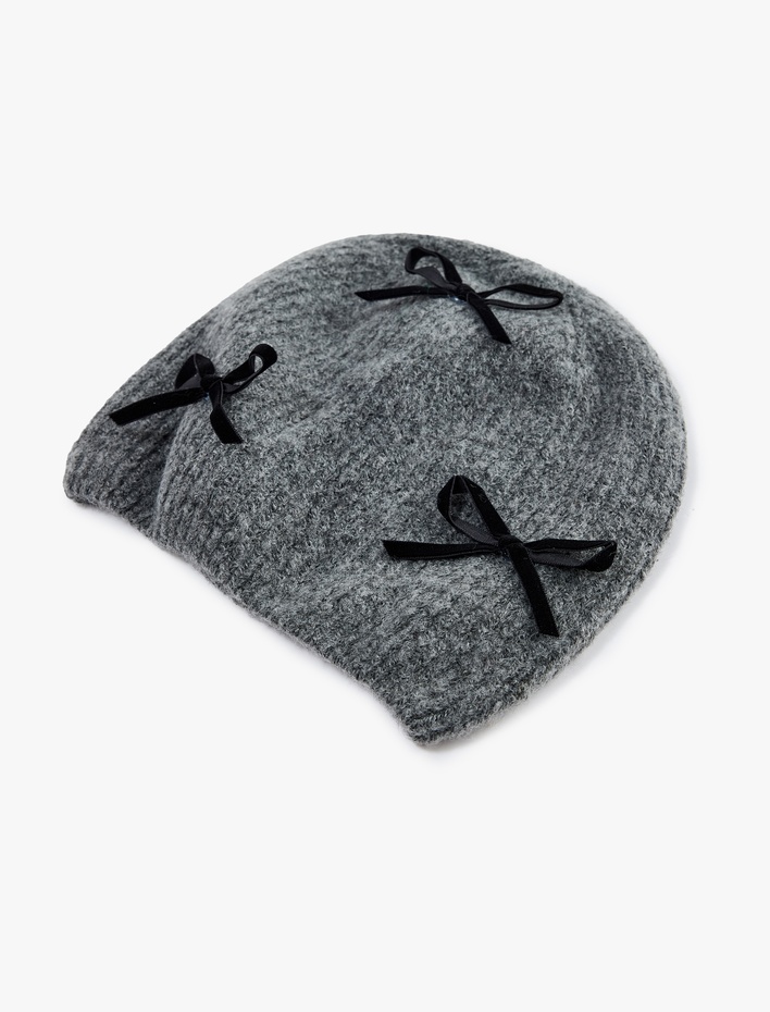 Kadın Fiyonklu Detaylı Koyun Yünü Karışımlı Bere