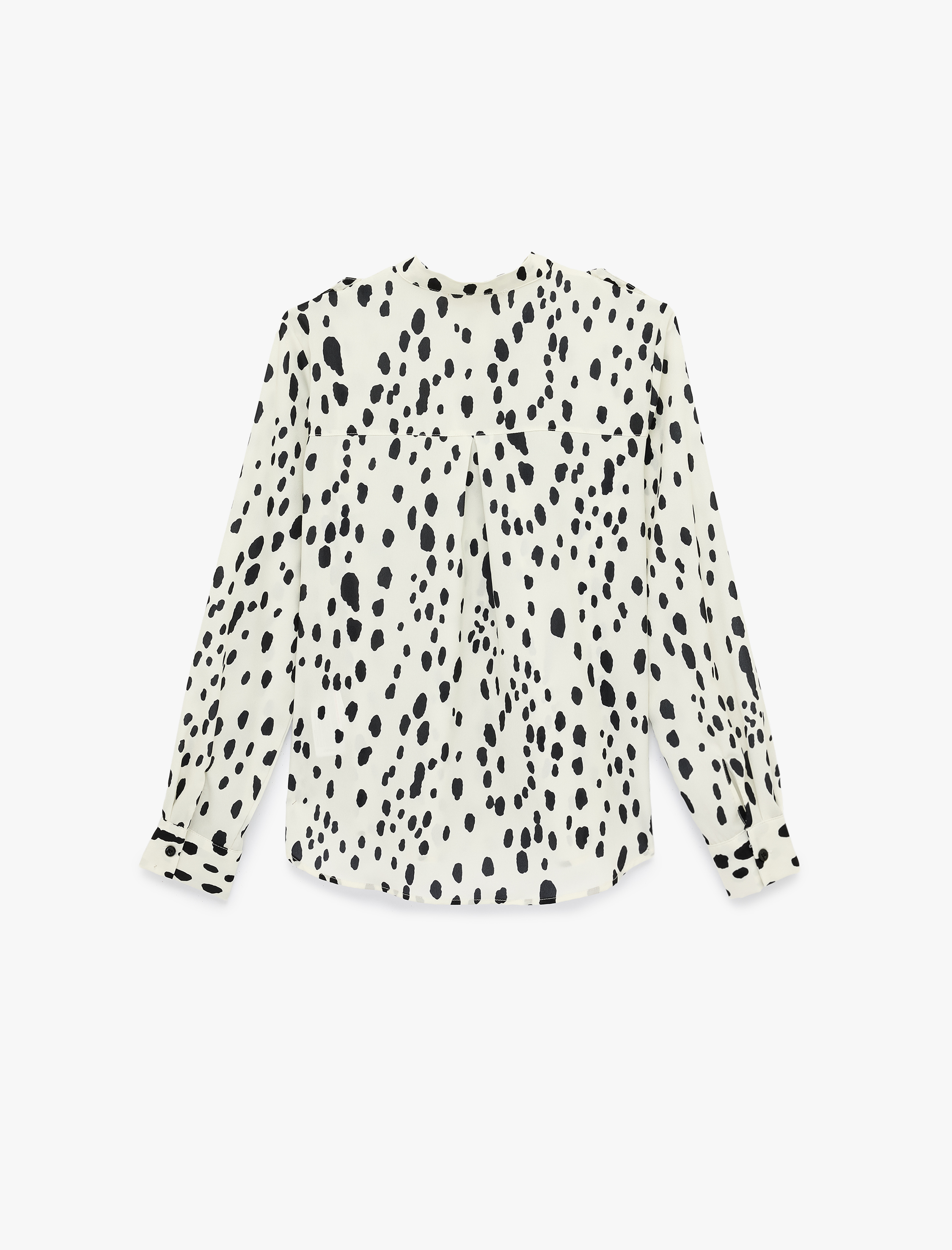   Uzun Kollu Cep Detaylı Hakim Yaka Gömlek