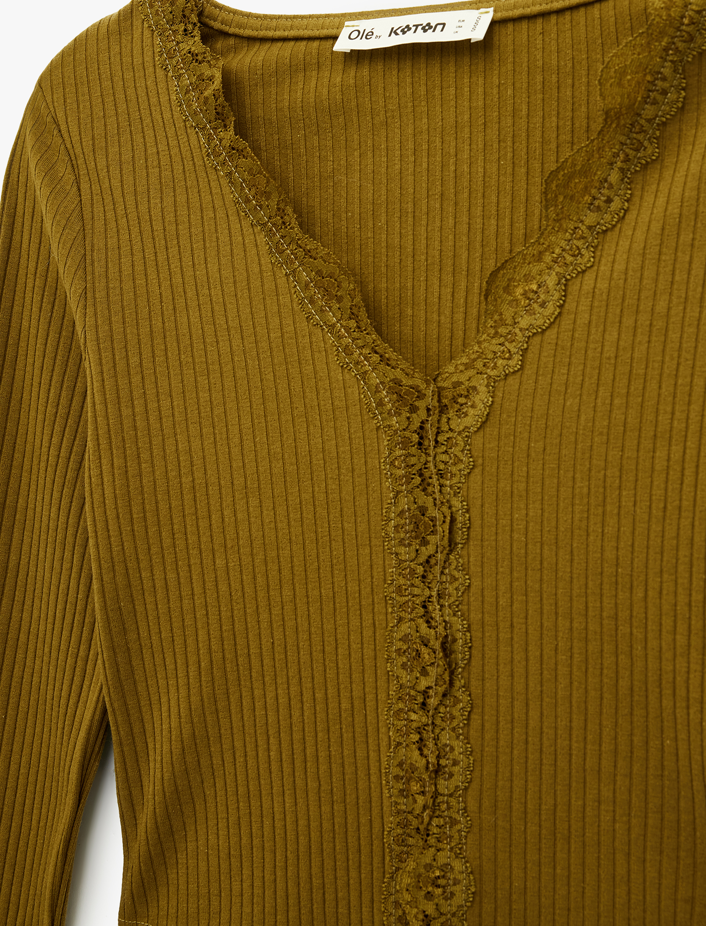   V Yaka Dantel Detaylı Uzun Kollu Slim Fit Tişört