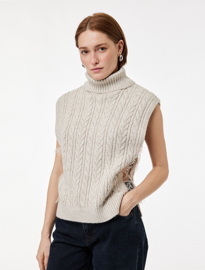  Koton X Şahika Ercümen - Yanları Dantel Detaylı Balıkçı Yaka Saç Örgü Süveter